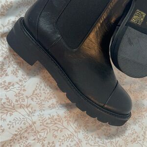 New Stuart Weitzman Black Leather boots 6.5us